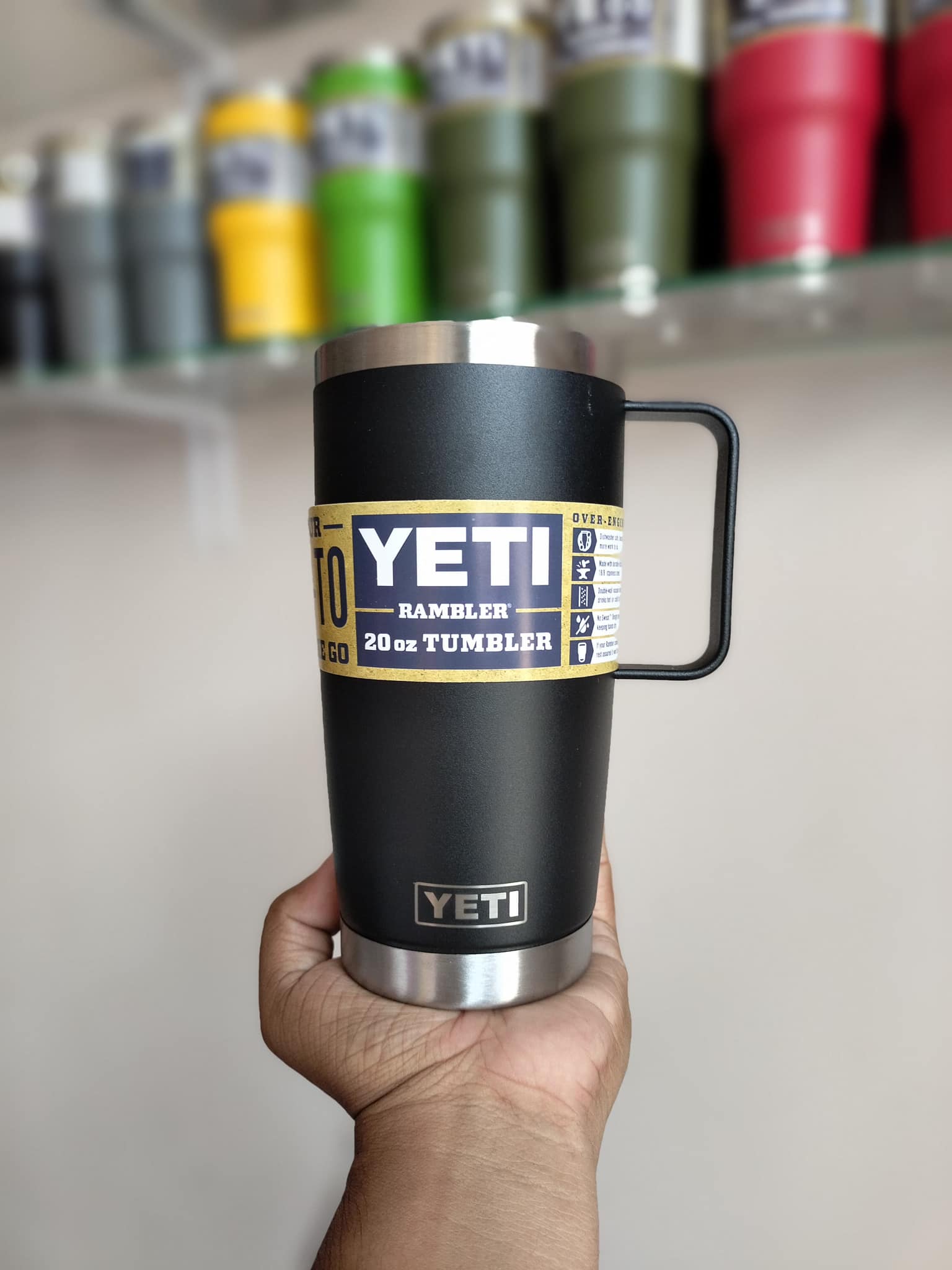 YETI 20OZ CON AGARRADERA NEGRO