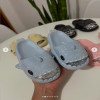 SANDALIAS TIBURON LUMINOSAS AZUL CLARO 26-27(18 MXN)