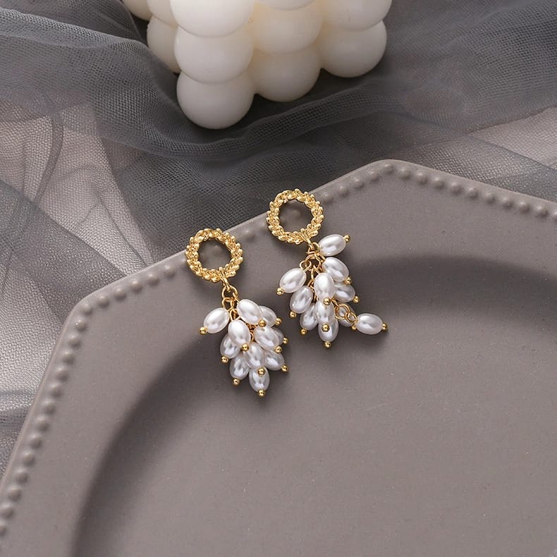 ARETES LARGOS PERLAS OVALADAS