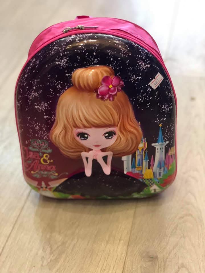 MOCHILA HUEVO KINDER MUÑECA