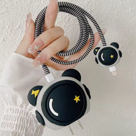 PROTECTOR CARGADOR PERSONAJES OSITO CON CASCO ASTRONAUTA