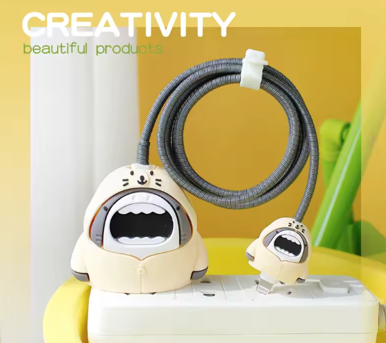 PROTECTOR CARGADOR PERSONAJES TIBURON BEIGE
