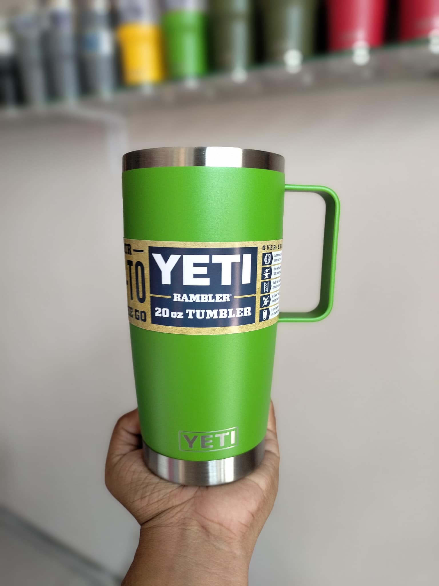 YETI 20OZ CON AGARRADERA VERDE LIMA
