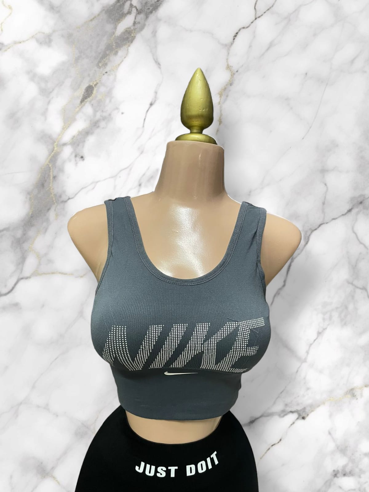 TOP NIKE REGULAR GRIS