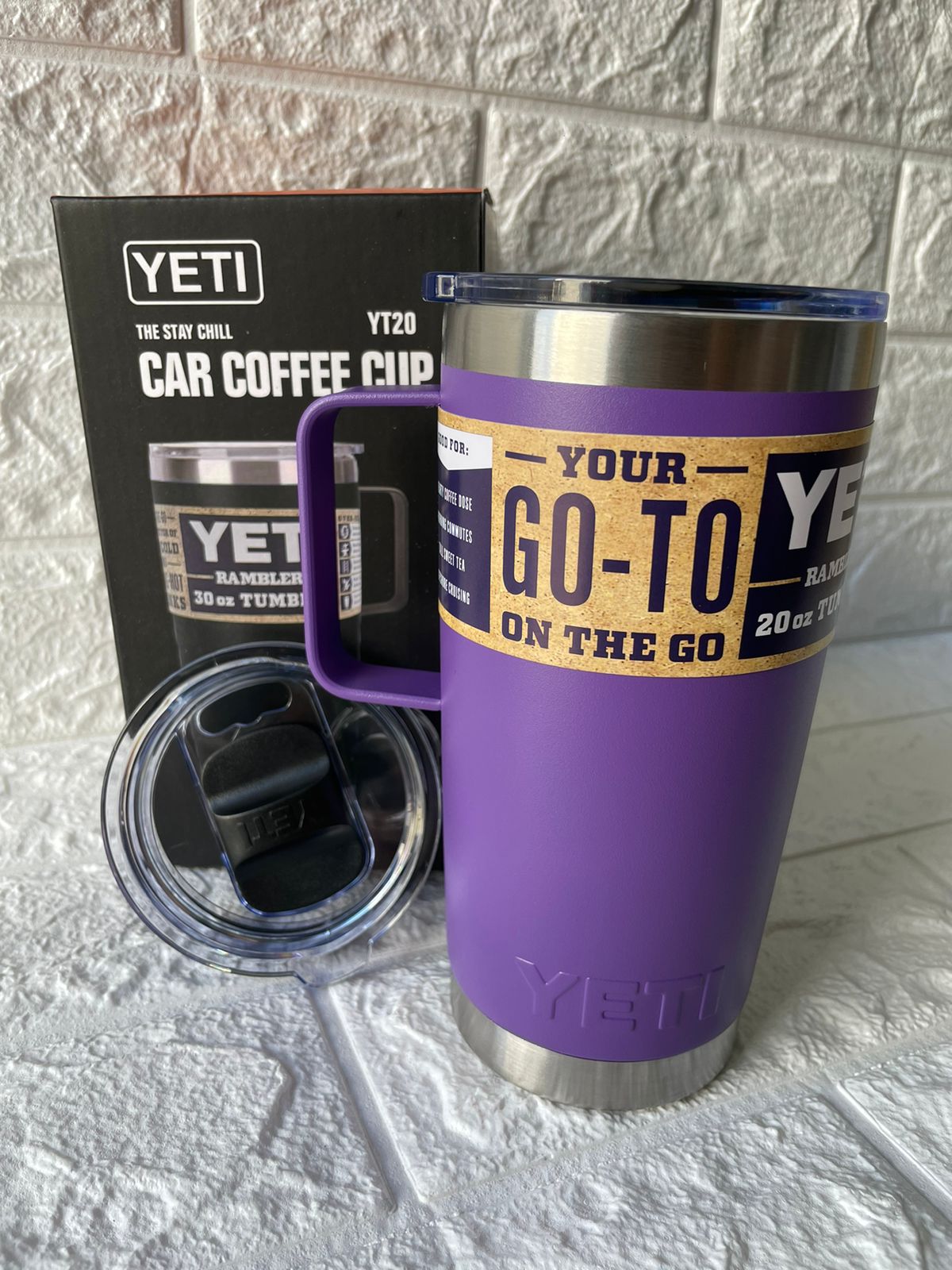 YETI 20OZ CON AGARRADERA MORADO