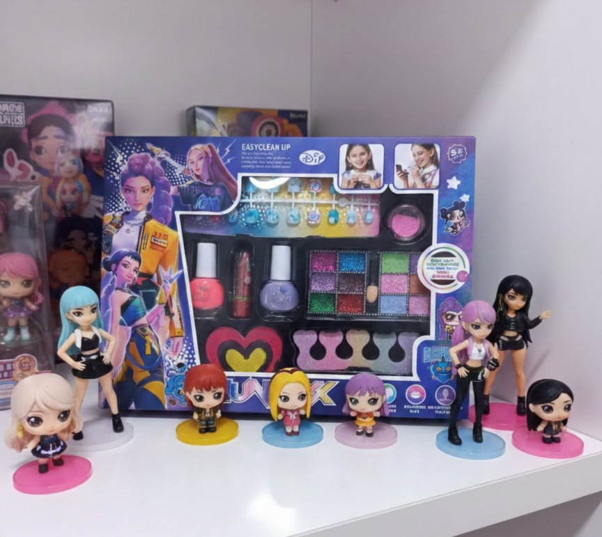SET DE MAQUILLAJE Y UÑAS GUERRERAS KPOP CELESTE/AZUL