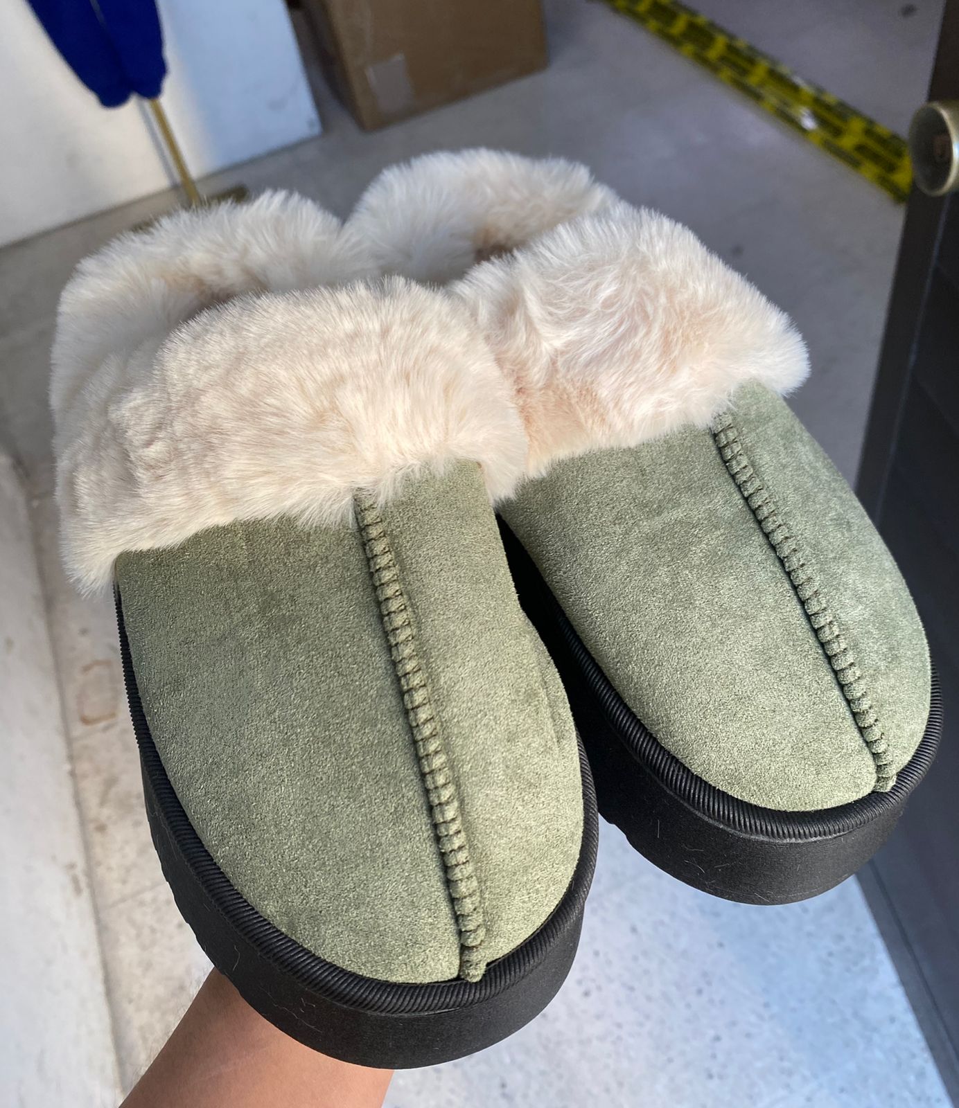PANTUFLA SLIPPER CON PELUCHE VERDE 38-39