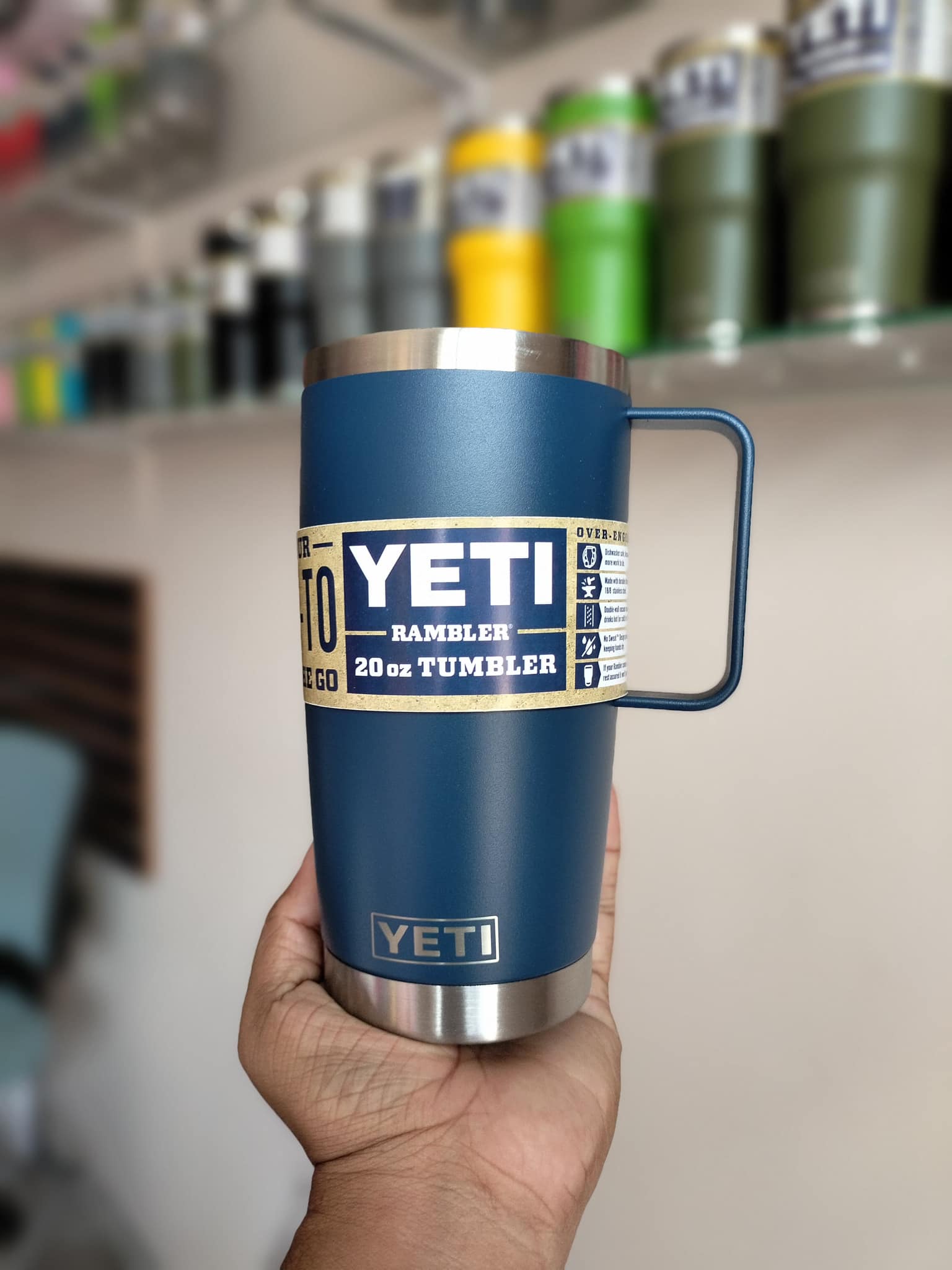 YETI 20OZ CON AGARRADERA AZUL MARINO