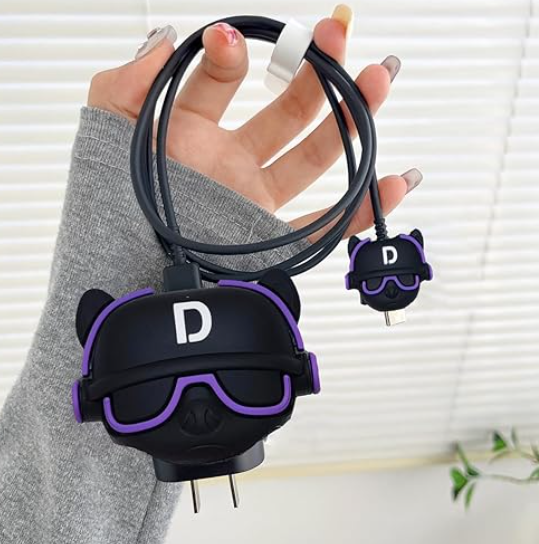 PROTECTOR CARGADOR PERSONAJES PERRITO CON LENTES MORADOS