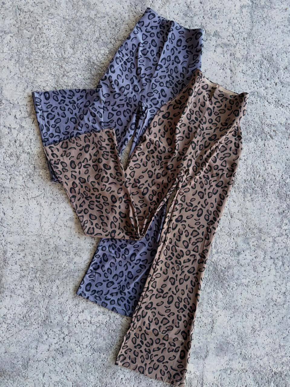 LEGGINS ANIMAL PRINT CON BROCHES
