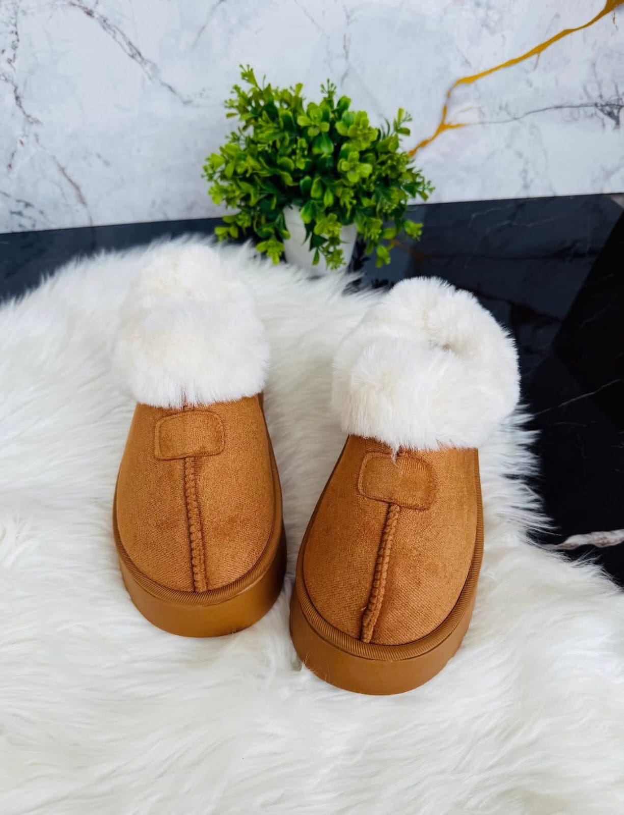 PANTUFLA SLIPPER CON PELUCHE CAFE 36-37