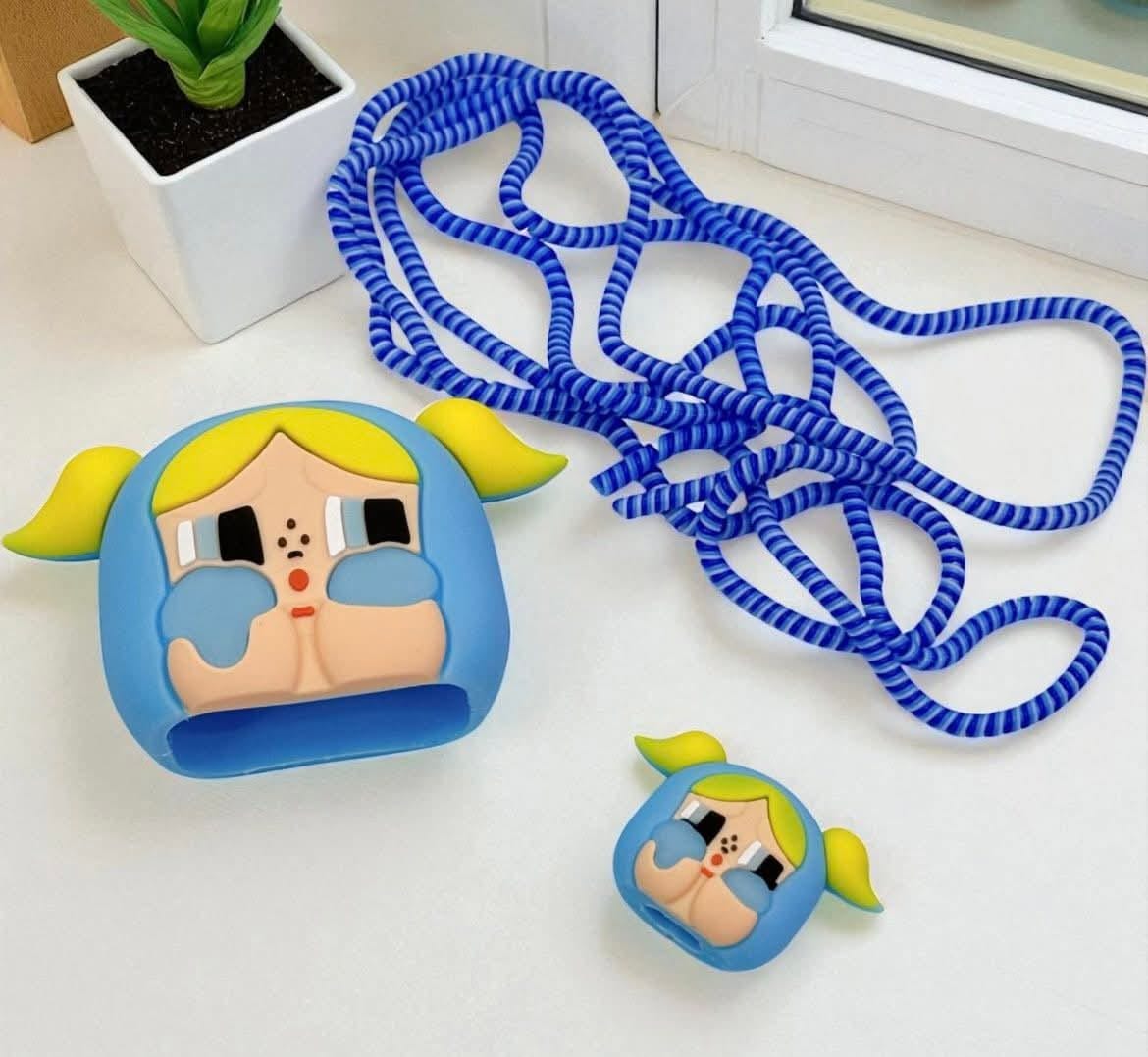 PROTECTOR PERSONAJES CARGADOR BURBUJA CRYBABY