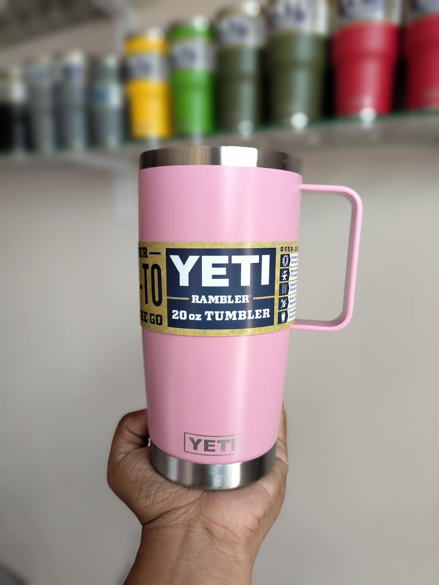 YETI 20OZ CON AGARRADERA ROSA PASTEL