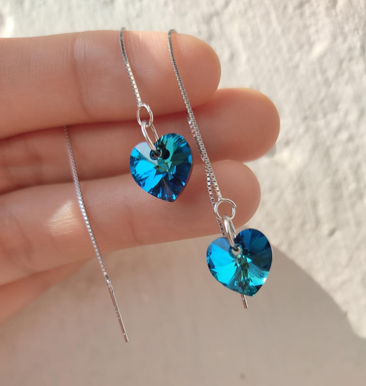 ARETES LARGOS DE CORAZÓN AZUL