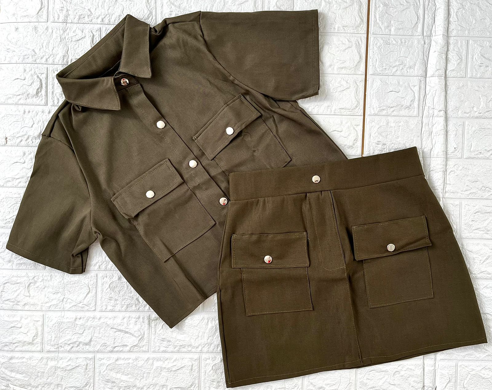 CONJUNTO CAMISA Y FALDA UNITALLA VERDE MILITAR