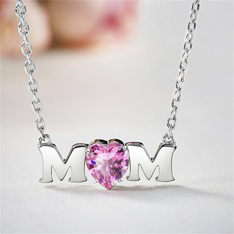 COLLAR MOM CON CORAZÓN ROSA