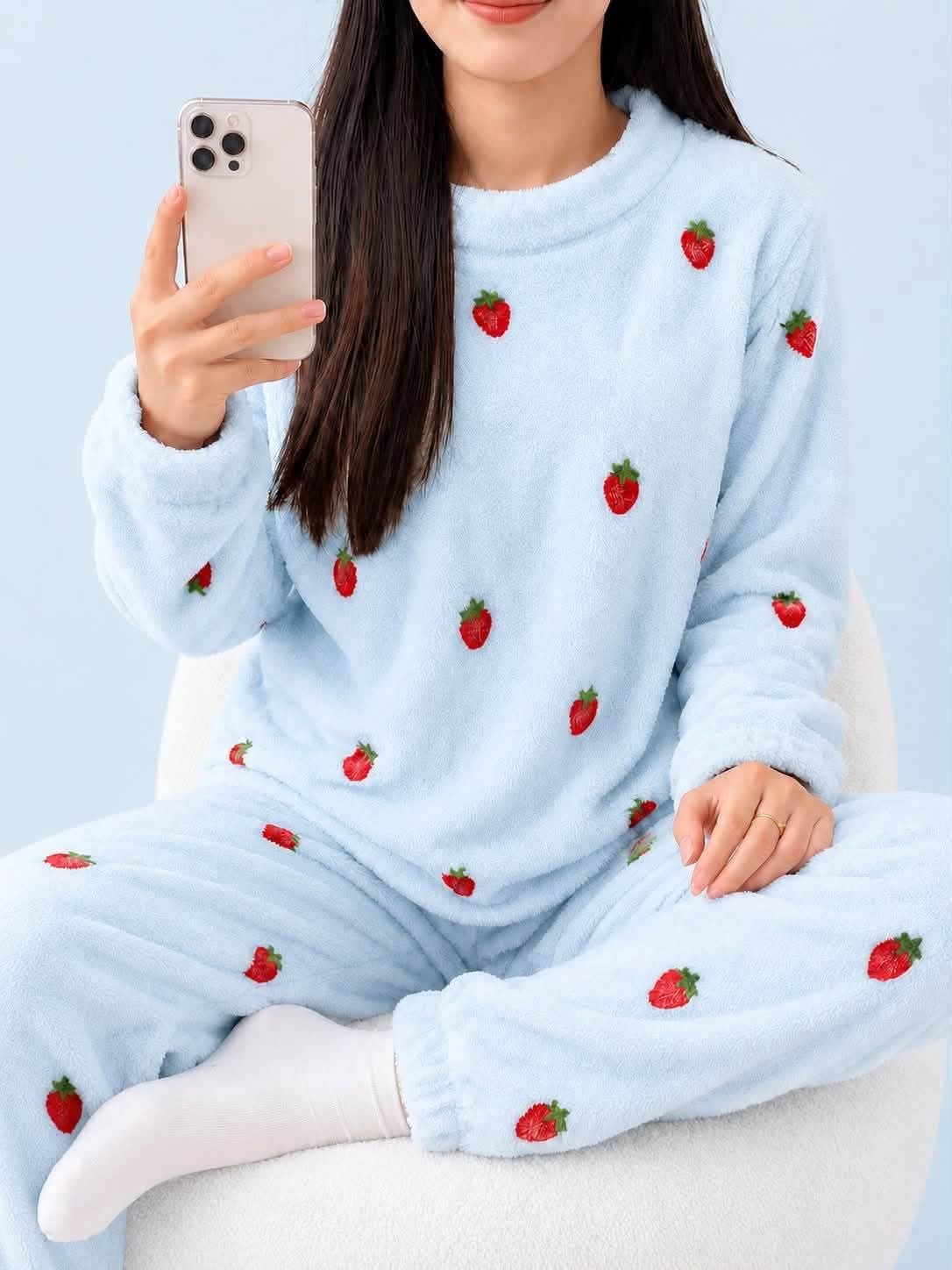CONJUNTO PIJAMA POLAR UNITALLA FRESAS CELESTE