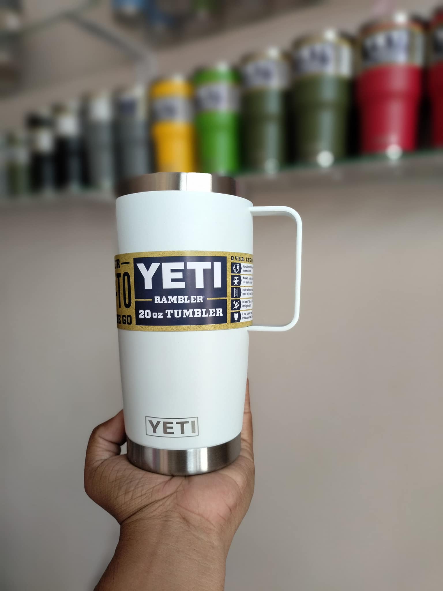 YETI 20OZ CON AGARRADERA BLANCO