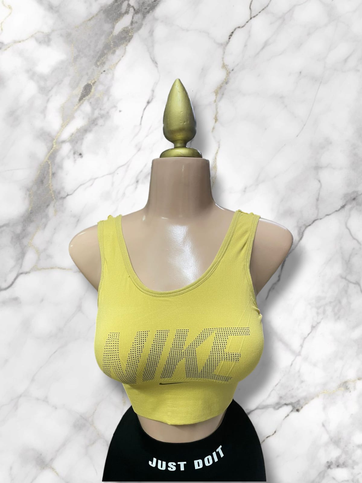 TOP NIKE REGULAR MOSTAZA