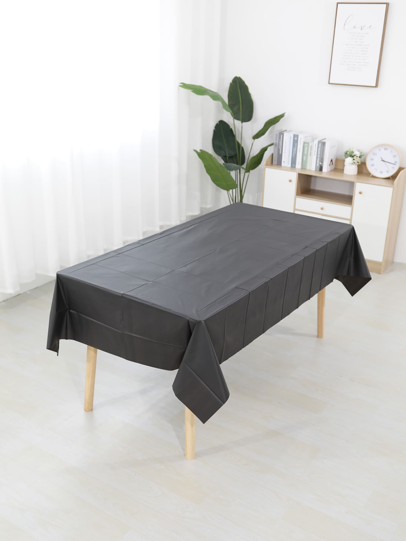 MANTEL DE PLASTICO 137X183CM NEGRO